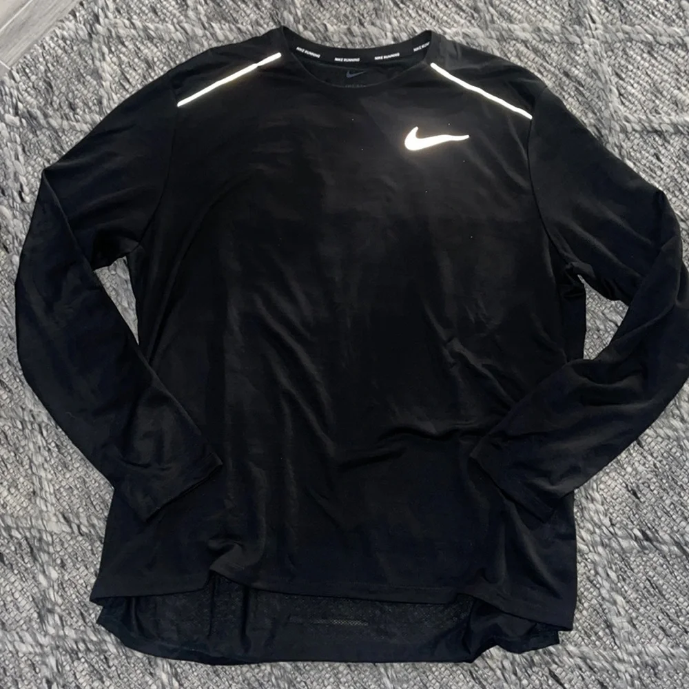 NWT Nike Dri-Fit Long sleeved top - Picture 1 of 3
